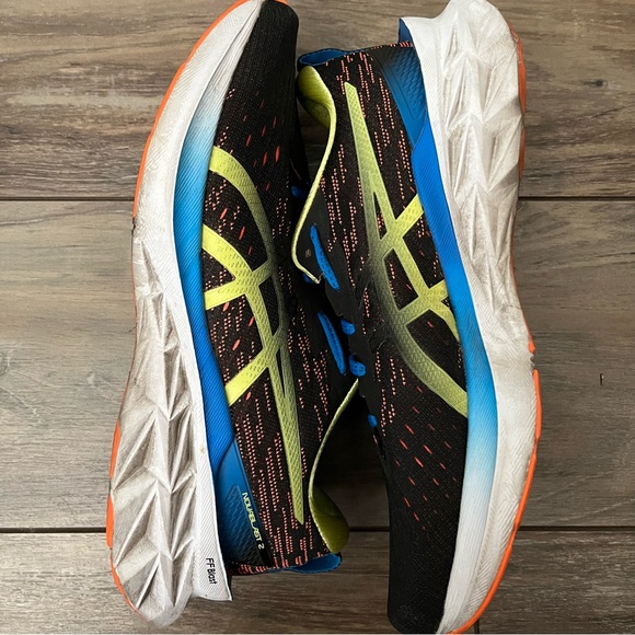 Asics NOVABLAST 2 Running Shoes - Picture 4 of 11